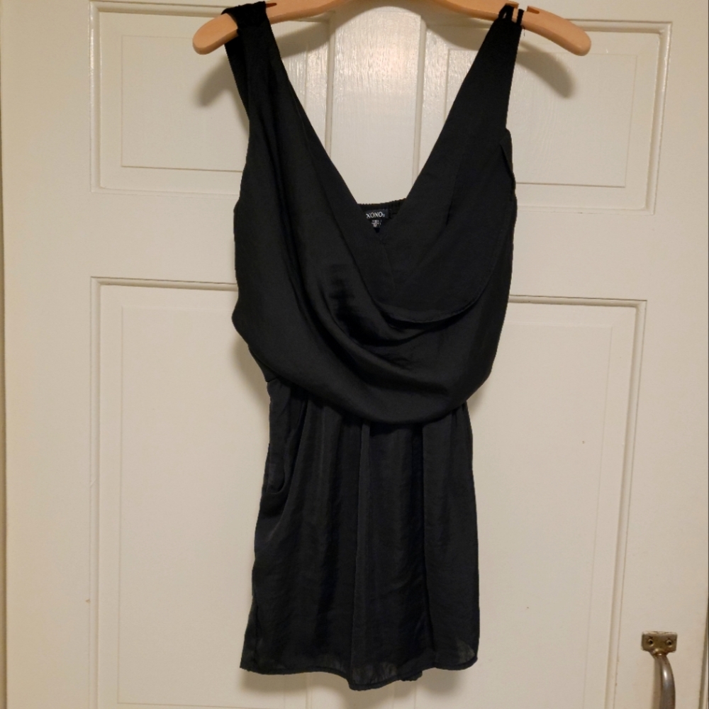 Super cute Women's short romper - size Medium - only worn once!
